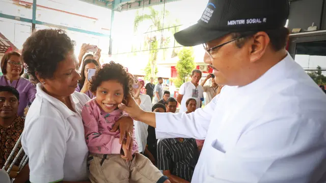 Mensos Gus Ipul Serahkan Bantuan Rp29 Miliar Lebih untuk Masyarakat Miskin dan Rentan di Kota Ambon