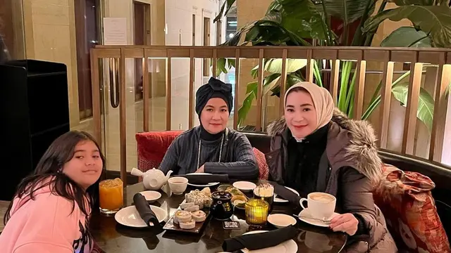 6 Potret Erin Taulany Istri Andre Taulany Liburan di Amerika, Gayanya Bak Sosialita