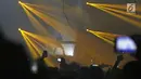 Aksi DJ Gartin Marrix saat tampil dipanggung Invasion 2017 yang bertajuk Lost In Wonderland di Jakarta, Jumat (22/9). DJ asal Belanda tersebut menampilkan sejumlah lagu miliknya diantaranya  In The Name Of Love. (Liputan6.com/Herman Zakharia)