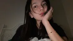 Selfie merupakan gaya berfoto yang sering dilakukan oleh tak sedikit orang, tak terkecuali Nabila Zavira. Selain unggah potret dirinya dengan full body atau seluruh badan, bintang sinetron Cinta Amara ini juga kerap kali melakukan selfie. Meski wajahnya jadi terlihat jelas, tak mengurangi pesona artis berusia 21 tahun ini. (Liputan6.com/IG/@nabilazaviraa_)