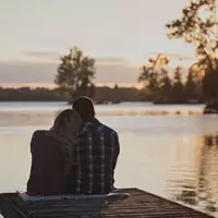 Ilustrasi pasangan cinta, romantis. (Photo by Amanda Sixsmith on Unsplash)