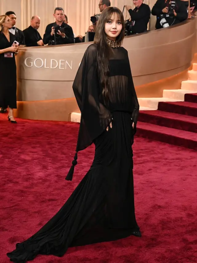 Gaya Perdana Lisa BLACKPINK di Golden Globe Awards 2026, Tampil Edgy dengan Sheer Dress Jacquemus