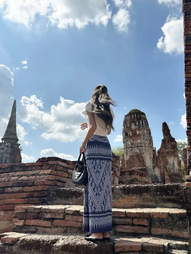 Pesona Lisa Blackpink Saat Pulang Kampung ke Thailand, credit: (@lalalalisa_m)