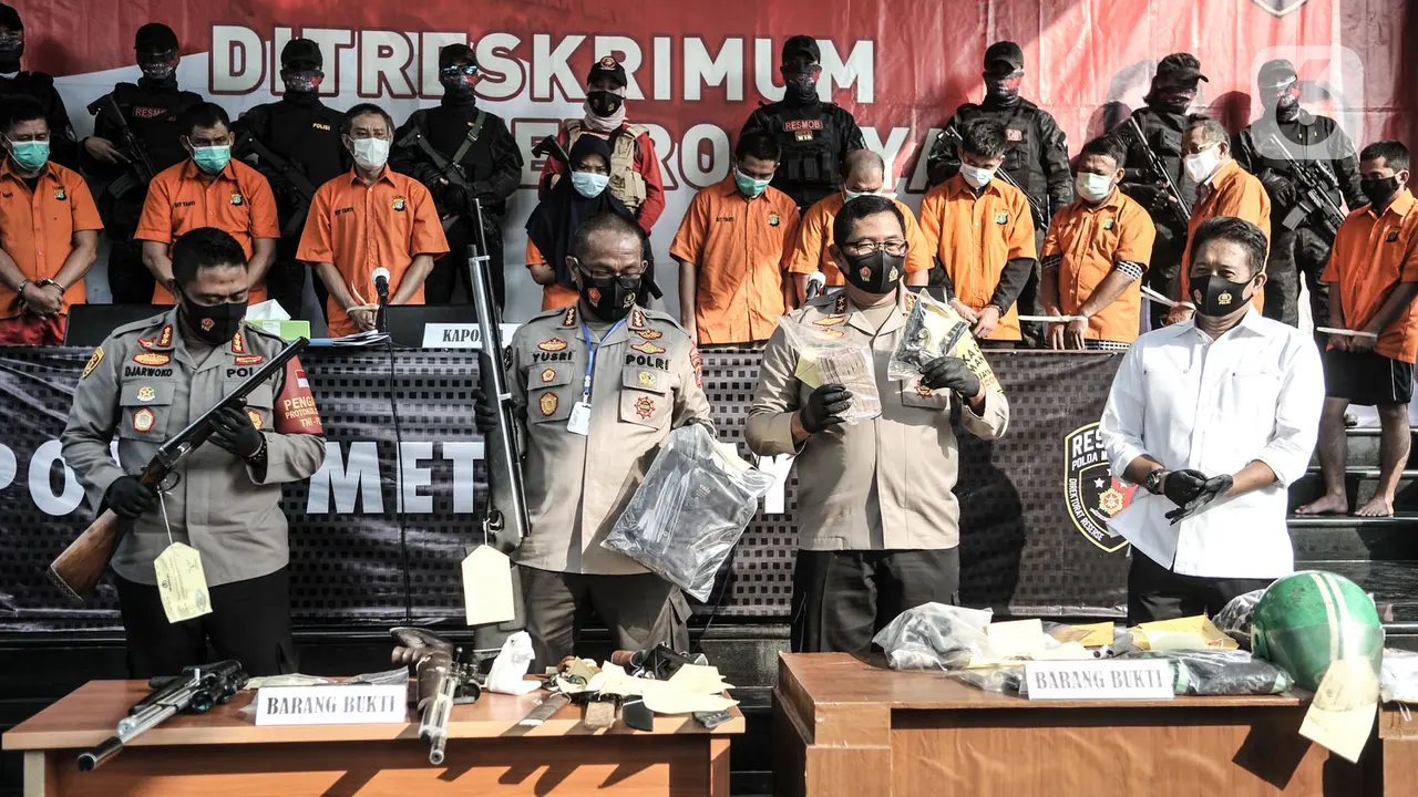 FOTO: Polisi Bekuk 12 Tersangka Pembunuhan Pengusaha Pelayaran