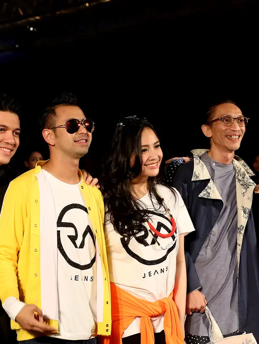 Acara perhelatan IFW yang digelar di JCC, Ivan Gunawan mengusung tema pada rancangannya yaitu 'Stars On Famous'. (Andy Masela/Bintang.com)