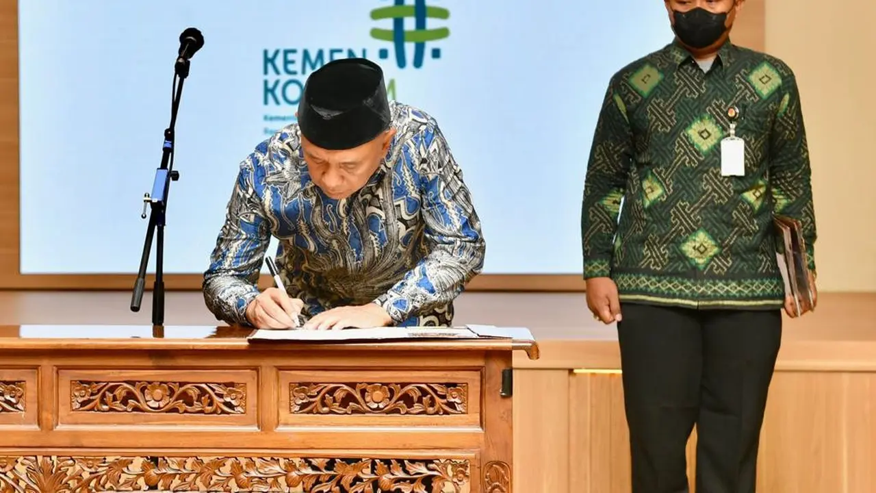 Menteri Koperasi dan UKM (MenKopUKM) Teten Masduki melantik Deputi Bidang Usaha Mikro KemenKopUKM