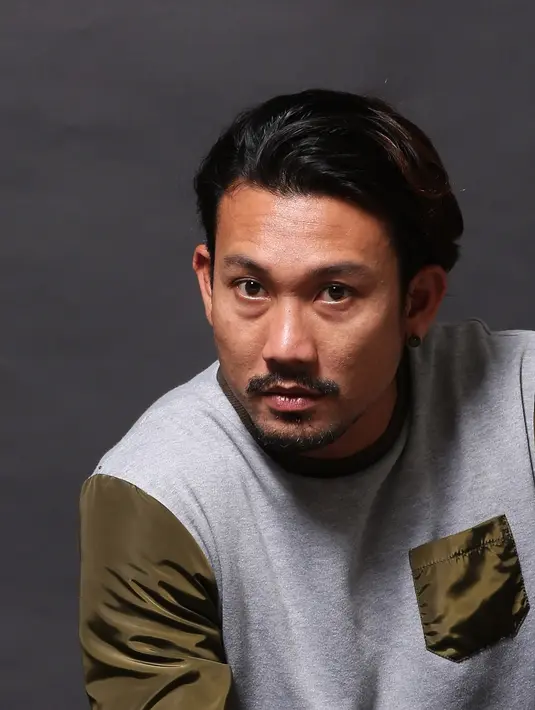 "Aku pikir akan jadi konsep yang lebih unik. Ketika visual dikombinasikan dengan CGI. Ceritanya juga sangat tak terduga. Saya sebagai pemain pun kaget ketika baca skrip. Ketika baca bagian terakhir, oo gitu,” kata Denny Sumargo.(Bambang E Ros/Bintang.com)