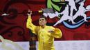 Atlet Wushu beraksi pada Kejuaraan Nasional Wushu di Sport Mall Britama Arena Kelapa Gading,Jakarta, Sabtu, (28/10/2017). Ajang tersebut juga sebagai test event Asian Games XVIII 2018. (Bola.com/M Iqbal Ichsan)