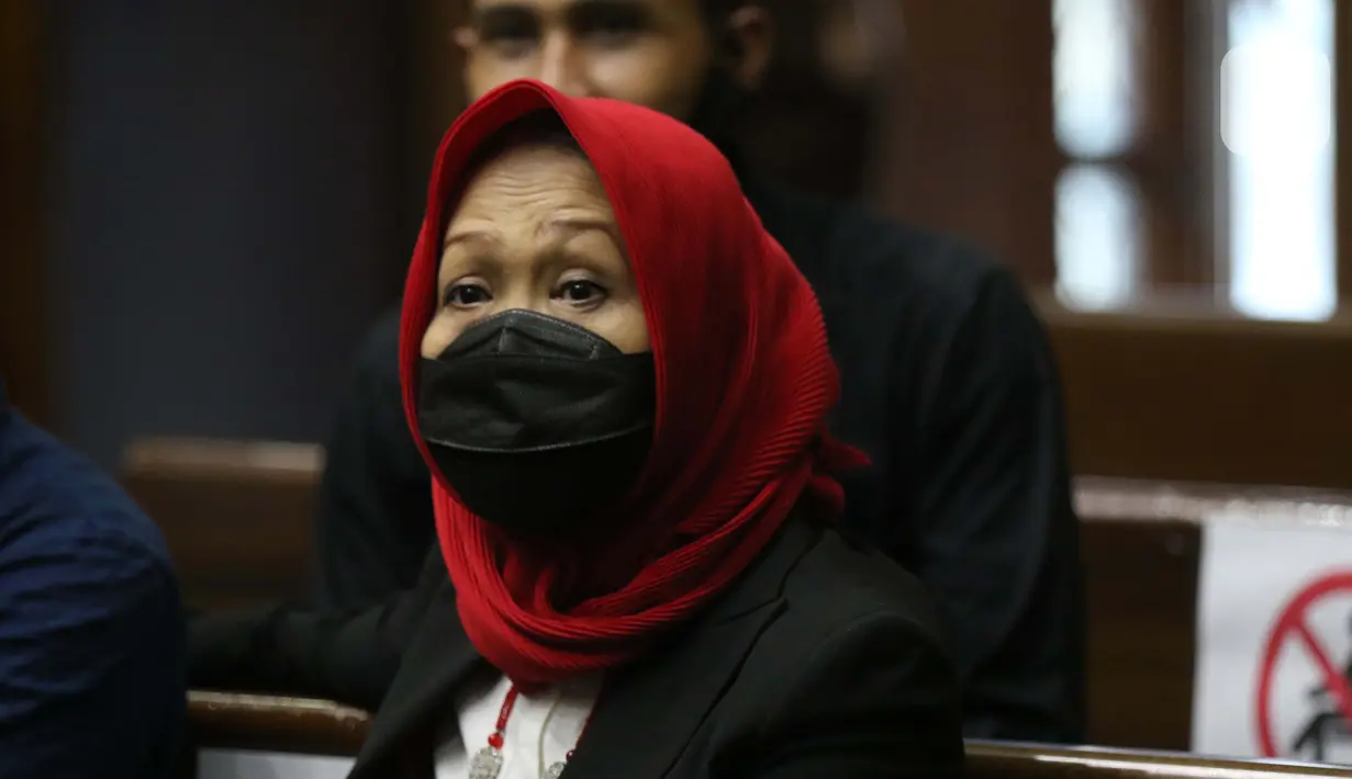 Mantan pengacara Djoko Tjandra, Anita Kolopaking bersiap memberi keterangan pada sidang dugaan perantara suap kepada Jaksa Pinangki Sirna Malasari terkait pengurusan fatwa di MA dengan terdakwa Andi Irfan Jaya di Pengadilan Tipikor, Jakarta, Rabu (2/12/2020). (Liputan6.com/Helmi Fithriansyah)