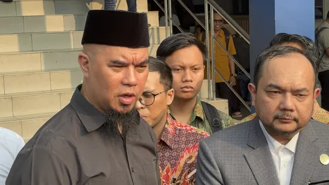 Musikus yang juga Anggota Dewan Perwakilan Rakyat (DPR) Ahmad Dhani resmi melaporkan akun media sosial @LitaOfficial