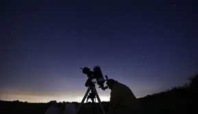 Fenomena Astronomi Agustus 2026: Gerhana Matahari hingga Hujan Meteor