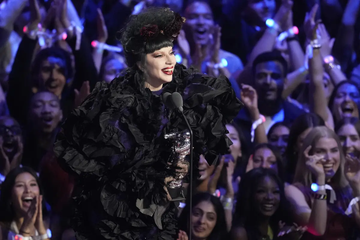 Tampilan Dramatis Lady Gaga di MTV VMA 2025, Bergaya Horor Romantis dengan Bleached Brow