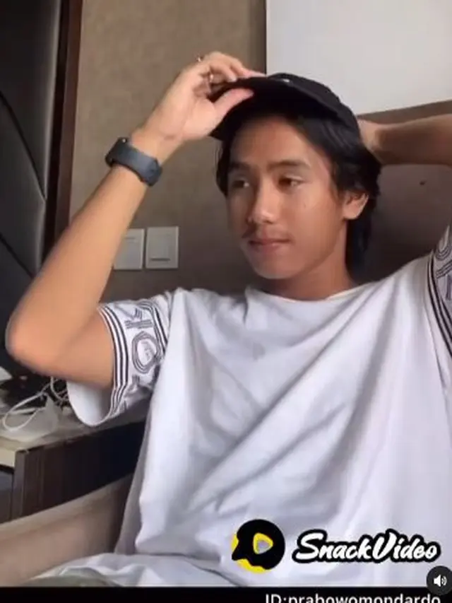7 Potret Terbaru Bowo TikTok Berambut Gondrong, Bikin Pangling