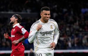 Selebrasi Kylian Mbappe dalam laga Liga Spanyol antara Real Madrid vs Sevilla, Minggu (21/12/2025). (AP Photo/Manu Fernandez)