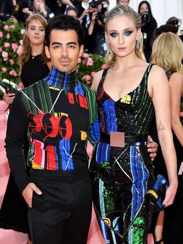 Adu Gaya Penampilan Seleb Hollywood di Met Gala 2019
