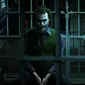 Salah seorang penggemar Batman mengemukakan teori bahwa Joker bukanlah penjahat di The Dark Knight. (moviepilot.com)