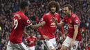 Para pemain Manchester United merayakan gol yang dicetak Juan Mata ke gawang Crystal Palace pada laga Premier League di Stadion Old Trafford, Manchester, Sabtu (30/9/2017). MU menang 4-0 atas Palace. (AP/Martin Rickett)