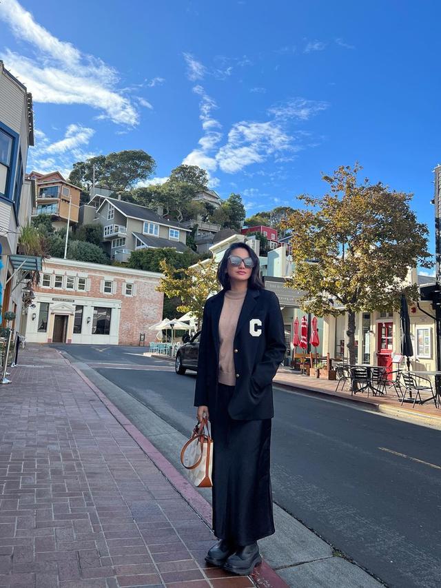 Genap Berusia 40 Tahun, Ini Potret Bugar Ririn Ekawati Jalan-Jalan di Amerika