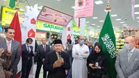 KJRI Jeddah dan Indonesian Trade Promotion Center (ITPC) Jeddah menggelar Indonesian Week Festival di supermarket Sarawat Superstore. (Liputan6.com/Mevi Linawati)