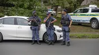 Ilustrasi South African Police Service (SAPS) atau Kepolisian Afrika Selatan di lokasi kecelakaan kereta dan bus sekolah. (File AFP)