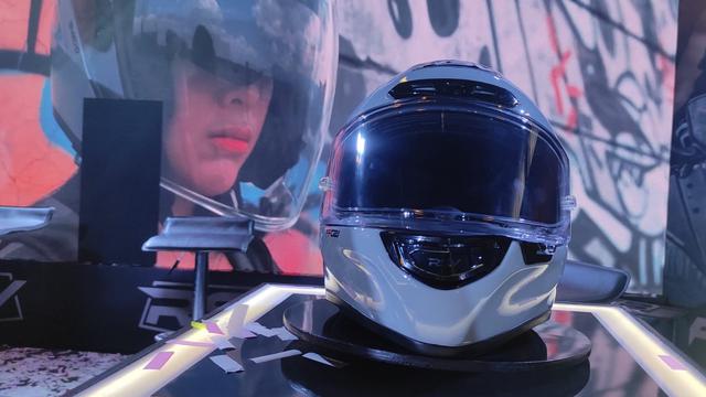 Perawatan Helm Bahan Karbon Perlu Cara Khusus? (Arief A/Liputan6.com)