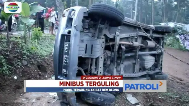 Minibus berisi tujuh orang yang sedang melintas dari Batu menuju Mojokerto terguling hebat. Dua orang penumpang tewas seketika di tempat kejadian.