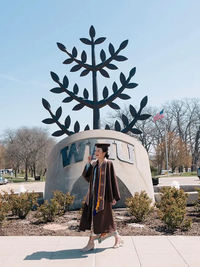 Beby Tsabina raih gelar sarjana Western Michigan University, Amerika Serikat (Foto: Instagram bebytsabina)