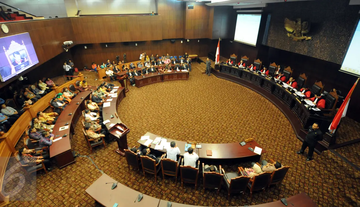 Suasana sidang pembacaan putusan perkara DPD di Gedung Mahkamah Konstitusi, Jakarta, Selasa (22/9/2015). Sidang dihadiri Irman Gusman (Ketua DPD RI) serta sejumlah anggota DPD. (Liputan6.com/HelmiFithriansyah)