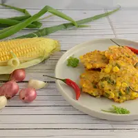 Ilustrasi bakwan jagung/copyright shutterstock.com/Amallia Eka