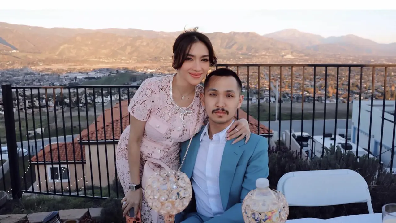 Dekorasi Mewah Ulang Tahun Angel Karamoy di California