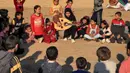Sejumlah anak-anak Palestina antusias berpartisipasi. (SAID KHATIB/AFP)