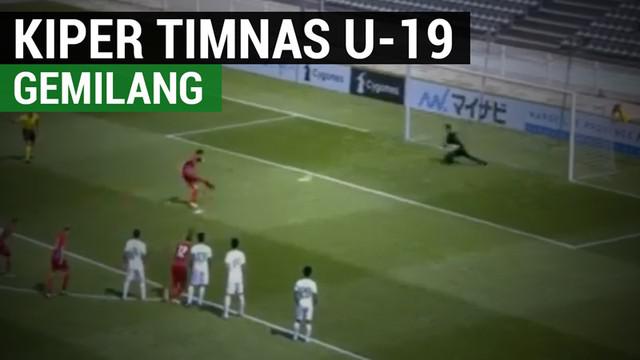 Berita video momen kiper Timnas Indonesia U-19, Muhammad RIyandi, menangkap bola eksekusi penalti Republik Ceska.