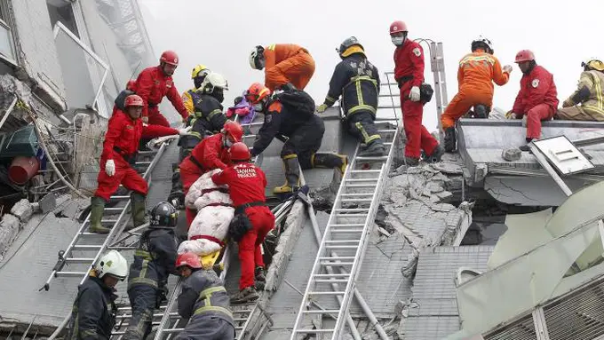 Sederet Foto Ini Jadi Bukti Dahsyatnya Gempa Taiwan