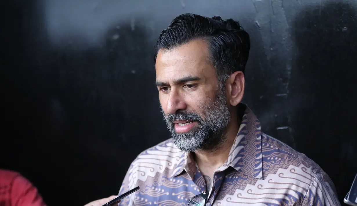 "Saya Jeremy Thomas sebagai kepala keluarga, sebagai orang tua dari Axel, ingin dibukakan pintu maaf yang sebesar-besarnya atas kesalah pahaman,” ujar Jeremy Thomas saat ditemui di kawasan SCBD, Sudirman, Jakarta, Jumat (21/7). (Adrian Putra/Bintang.com)