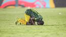 <p>Sujud syukur dilakukan pemain Timnas Mali U-17, Ousmane Thiero setelah memastikan kemenangan 3-0 atas Timnas Argentina U-17 pada laga perebutan tempat ketiga Piala Dunia U-17 2023 di Stadion Manahan, Solo, Jumat (1/12/2023). (Bola.com/Bagaskara Lazuardi)</p>