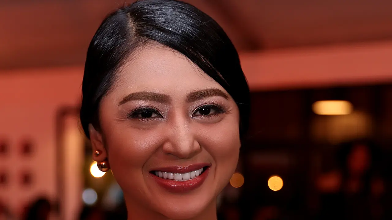 [Bintang] Dewi Perssik