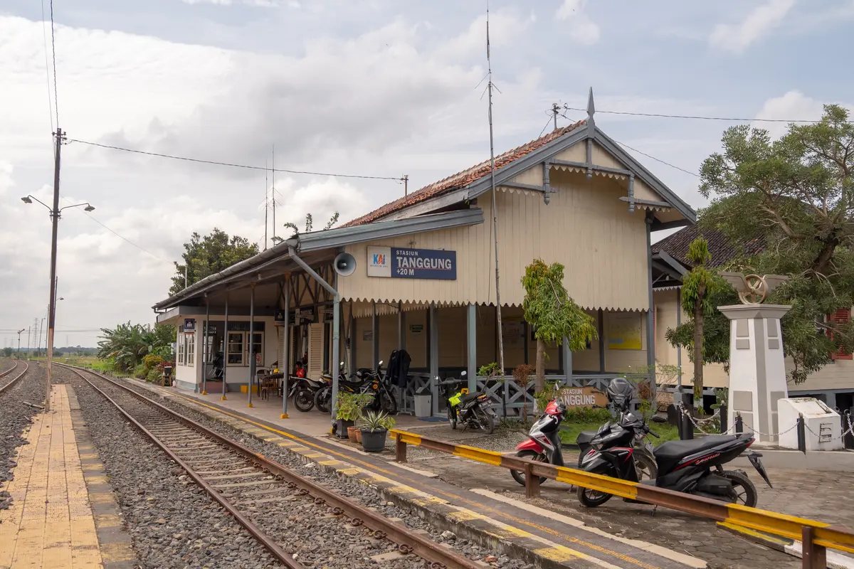 Stasiun Tertua di Indonesia