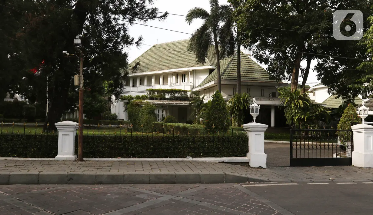 Suasana Rumah Dinas Gubernur DKI Jakarta di kawasan Taman Suropati, Jakarta, Senin (7/10/2019). Nominal usulan anggaran tersebut sudah tercatat dalam draf pembahasan Kebijakan Umum Anggaran-Prioritas Plafon Anggaran Sementara (KUA-PPAS) 2020. (Liputan6.com/Herman Zakharia)