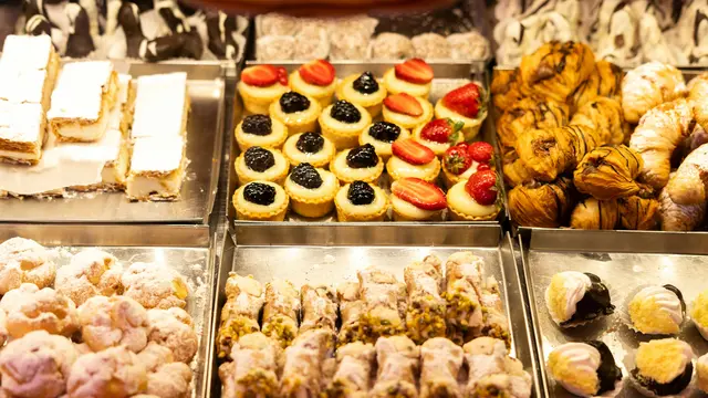 Ilustrasi Rekomendasi Bakery dan Pastry/Photo by Ahtziri Lagarde on Unsplash
