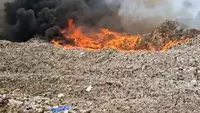 Kebakaran Hebat di Tempat Pembuangan Sampah Jatiwaringin Tangerang