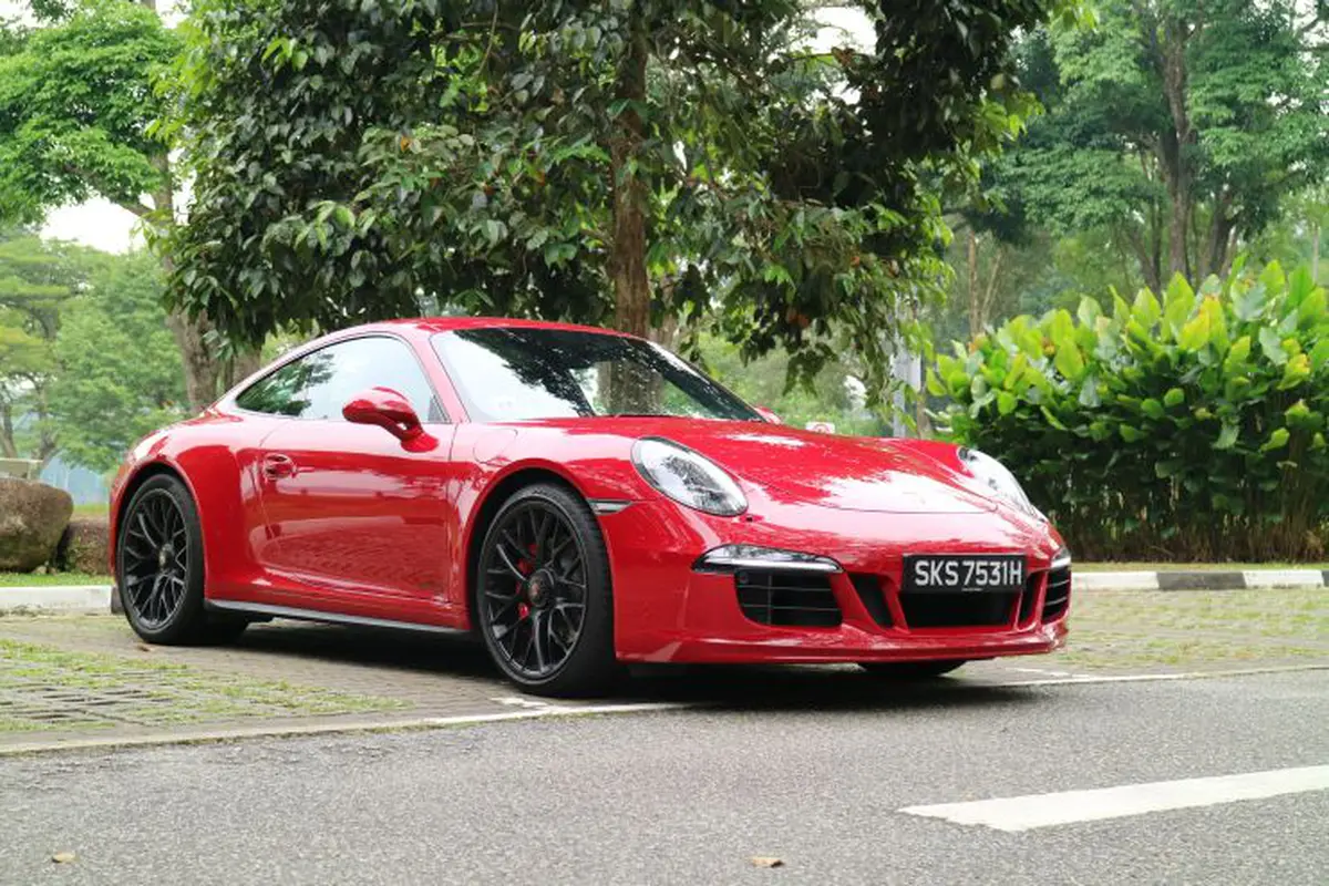 Porsche 911 Carrera GTS 