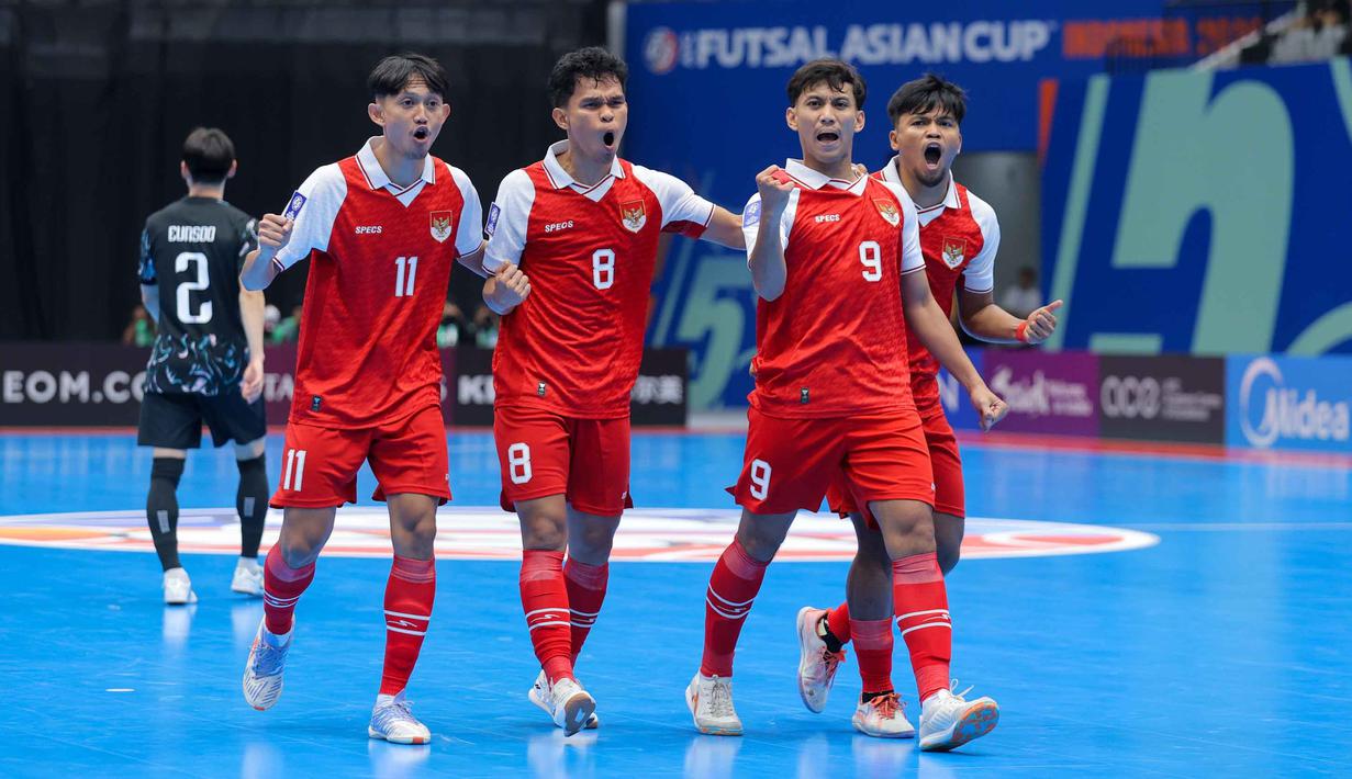 Pemain Timnas Futsal Indonesia merayakan kemenangan atas Korea Selatan pada laga pertama Grup A Piala Asia 2026 di Indonesia Arena, Jakarta, pada Selasa (27/1/2026) malam WIB. Timnas Futsal Indonesia menutup laga pertama Grup A Piala Asia 2026 dengan hasil positif. (Bola.com/Bagaskara Lazuardi)