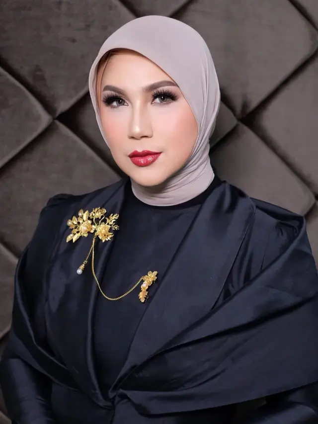 Inspirasi Dress Hitam Ala Marini Zumarnis dan Ariel Tatum/Instagram @asepelzibbranwedding