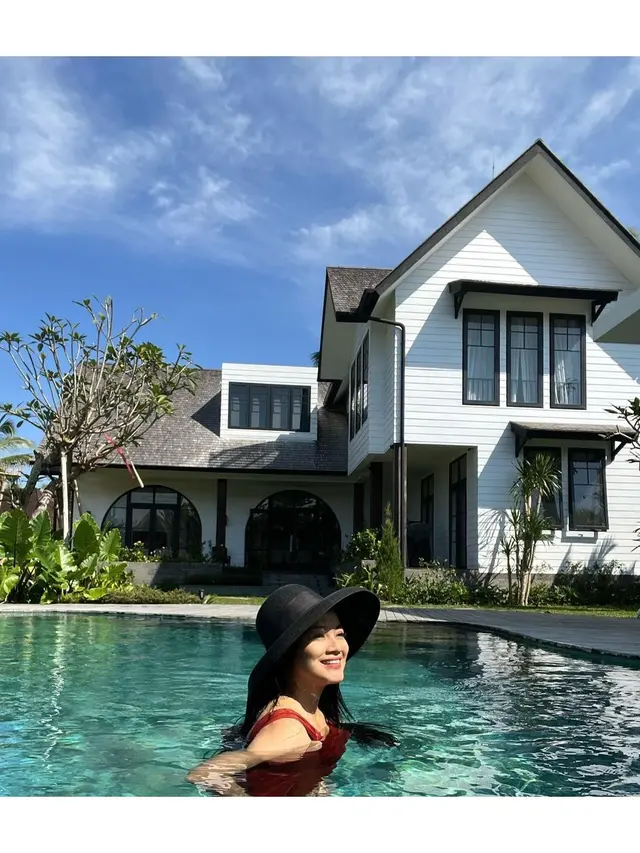 6 Potret Rumah Ayah Christian Sugiono di Bali, Sejuk dengan Pemandangan Sawah