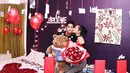 Alyssa Daguise mendapatkan surprise ulang tahun dari sang kekasih, Alghazali. Nampak keromantisan Al Ghazali menghias kamar Alyssa dengan banyak balon-balon dan tulisan I Love You. (viainstagram@alyssadaguise/Bintang.com)
