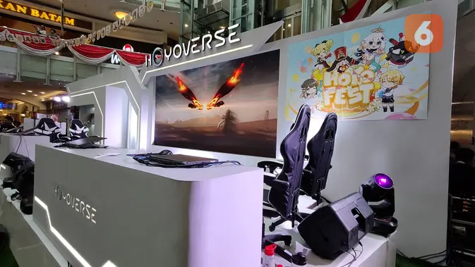 <p>Panggung Hoyo Fest 2023, di mana pengunjung dapat mencoba atau berkompetisi main game dan mendapatkan informasi terkini tentang game favorit mereka. (Liputan6.com/ Yuslianson)</p>