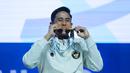 Tunggal putra Indonesia, Alwi Farhan, melakukan selebrasi setelah menaklukkan Moh. Zaki Ubaidillah pada laga final nomor tunggal putra SEA Games 2025 di Thammasat University Rangsit Campus, Pathum Thani hari Minggu (14/12/2025). (Bola.com/Bagaskara Lazuardi)