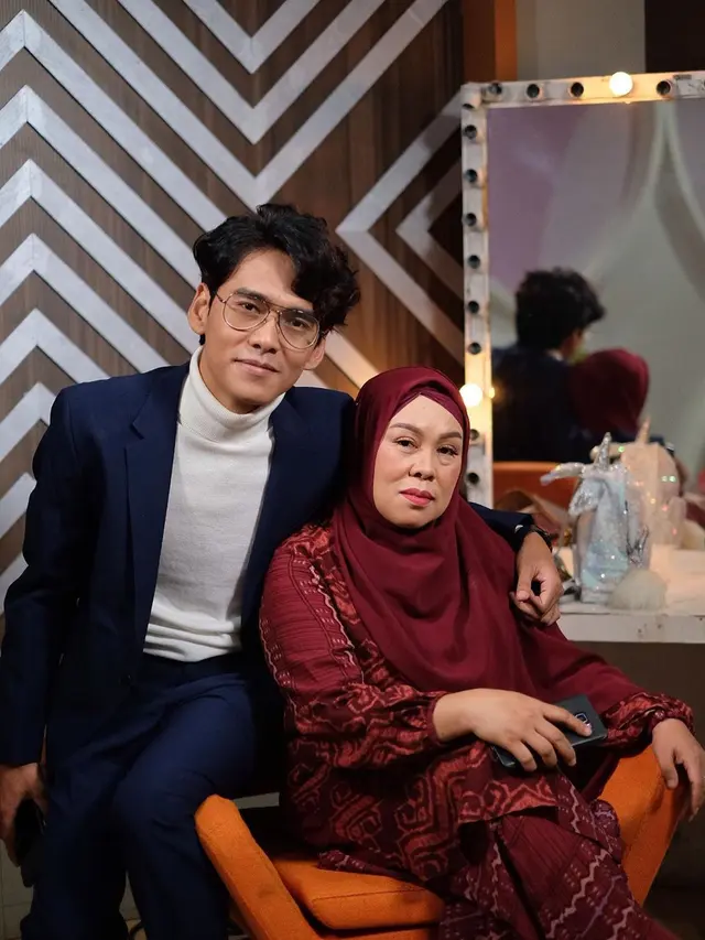 6 Potret Mama Redi, Ibunda Lesty Kejora yang Awet Muda
