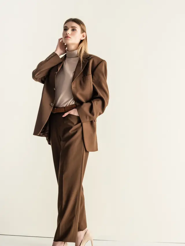 5 Jenis Pakaian yang Cocok Dipadukan dengan Blazer, Ciptakan Gaya ke Kantor yang Makin Standout
