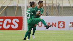 Ini merupakan kali kedua Kim dan Irfan menjadi rekan setim setelah di Persema Malang pada 2011. Tentunya, PSS berharap Kim dan Irfan akan membuat perbedaan. (Bola.com/M. Iqbal Ichsan)